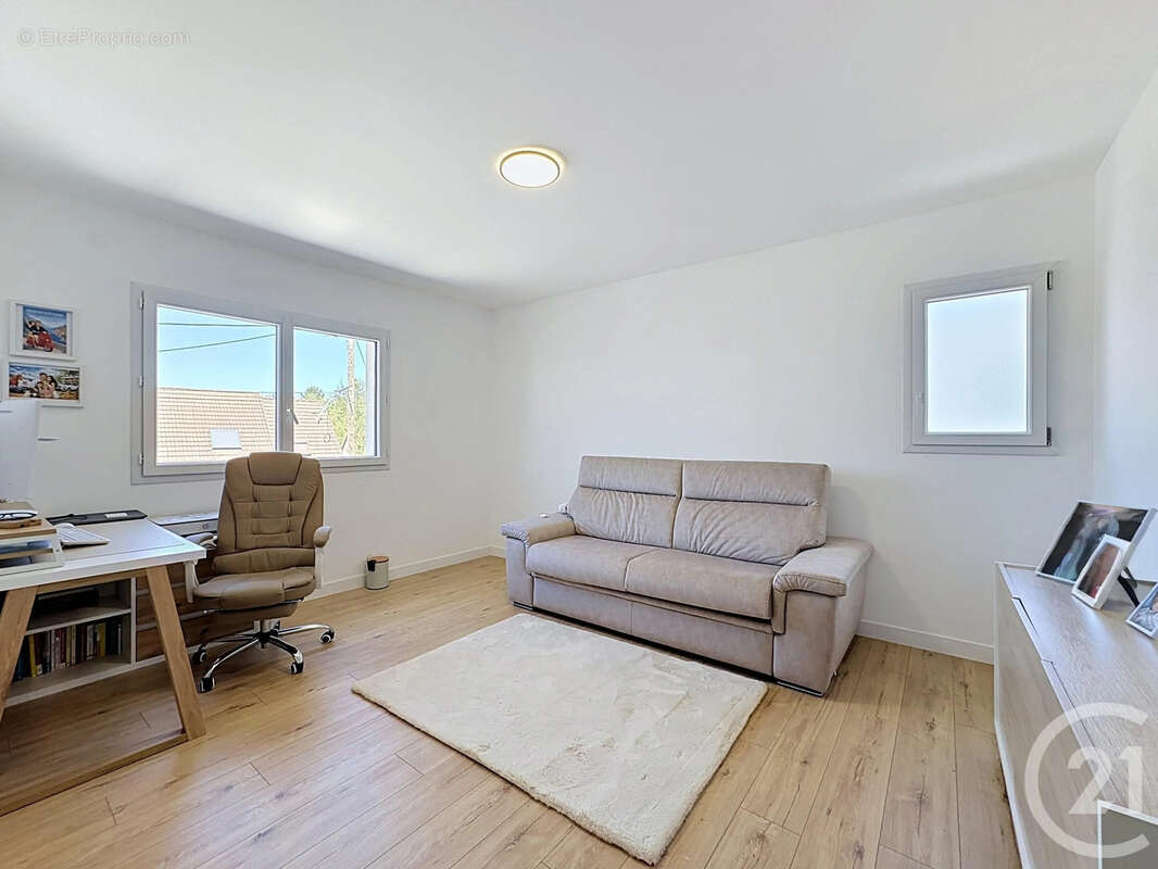 Maison 138 m² à Saint-Denis-En-Val  - photo 7