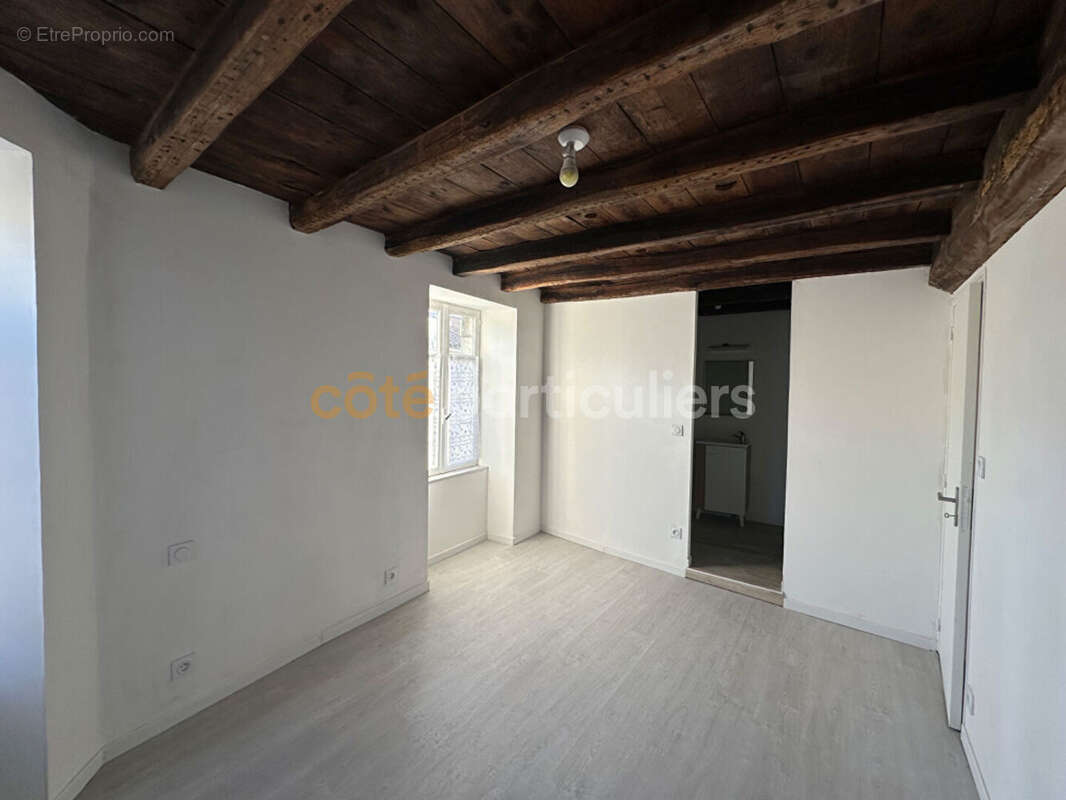 Maison à SAINT-AMAND-SUR-SEVRE