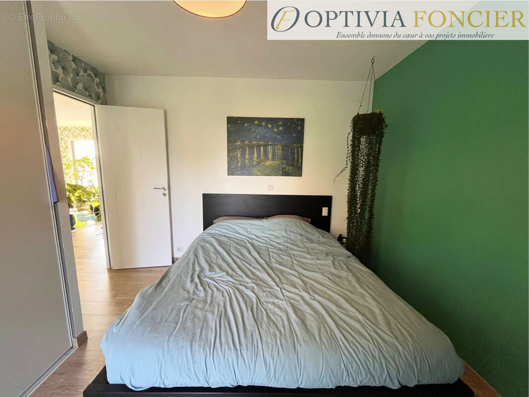 Maison contemporaine 2014 - T8 -  DPE : B 197 m2 - 1300 m2 de terrain - photo 14