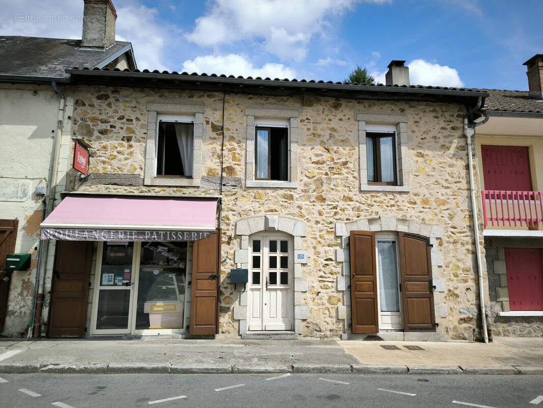 Appartement à BUSSIERE-GALANT