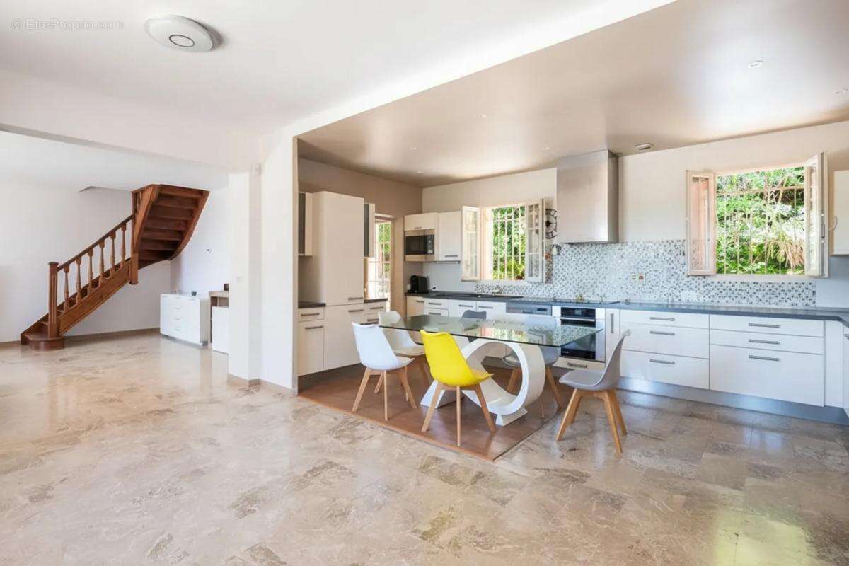 Maison de 6 pièces de 132 m² + studio de 33 m² et garage de 27m² - photo 4