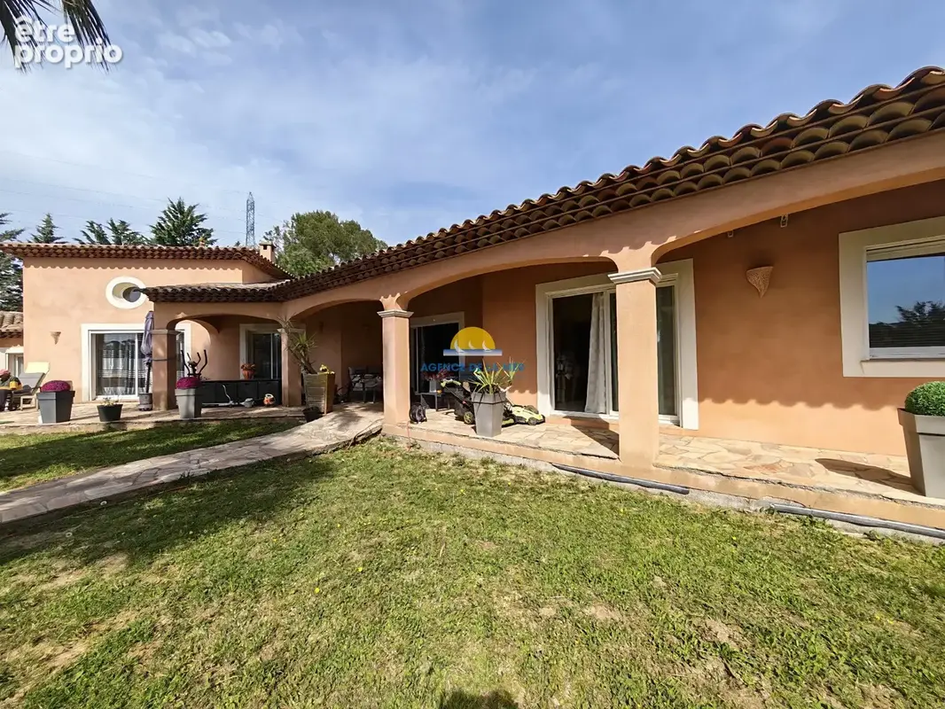 villa de 180 m2 avec 3 studios et un T2  SUR 10000 M2 - photo 6