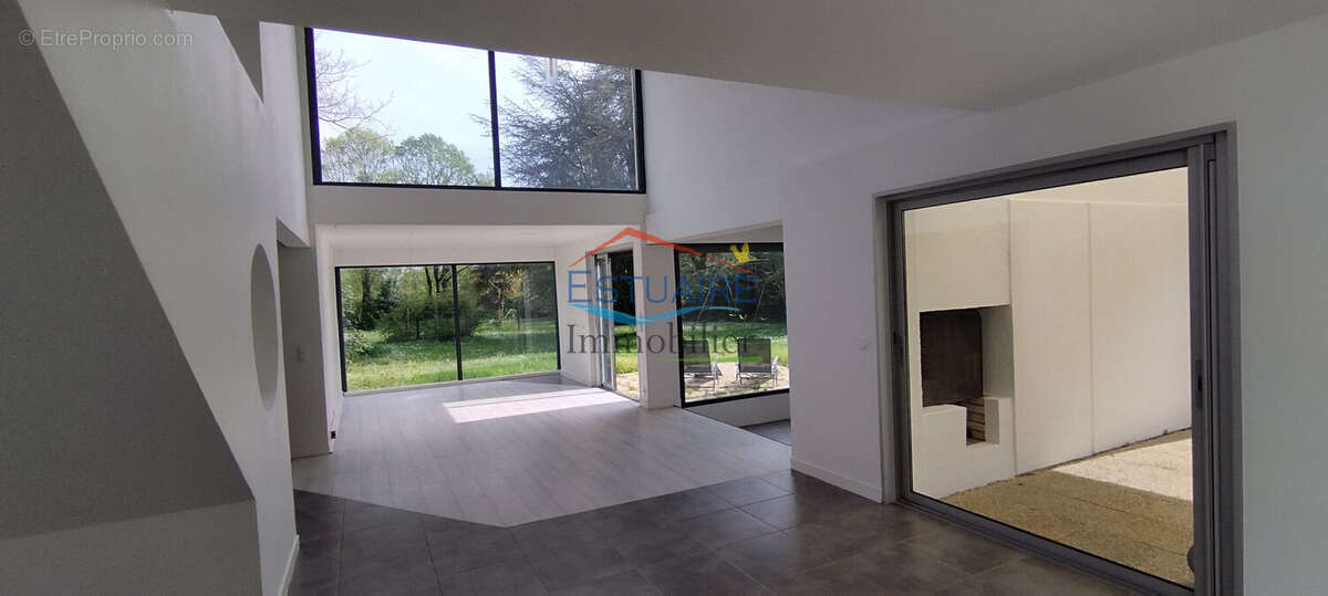 Maison 203 m² à Coueron  - photo 2