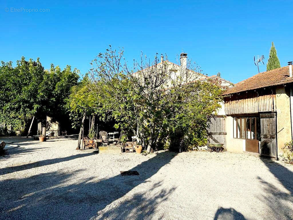 Maison à CAMARET-SUR-AIGUES