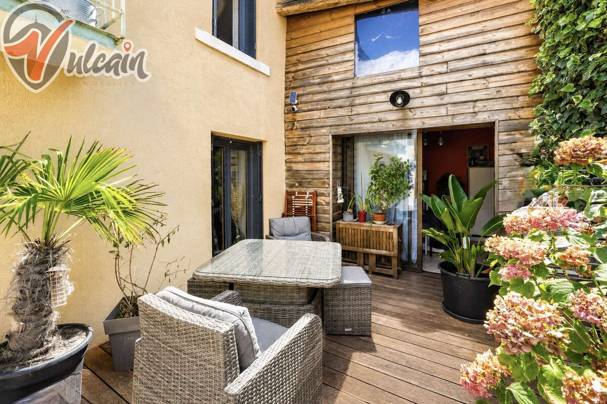 Maison de bourg avec cour et garage - photo 2