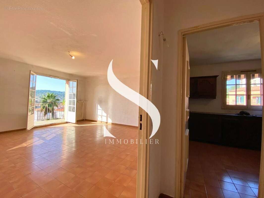 Appartement à VALLAURIS