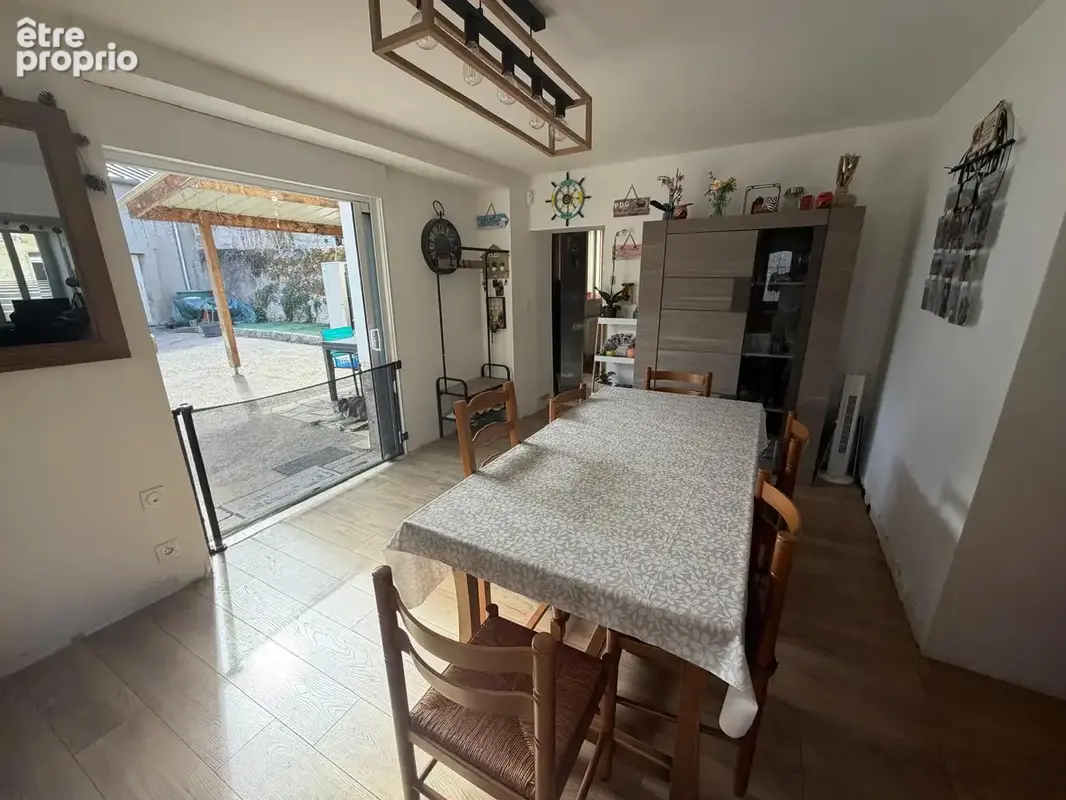 Maison de bourg familiale avec dépendance à Saint Laurent de la Plaine - photo 2