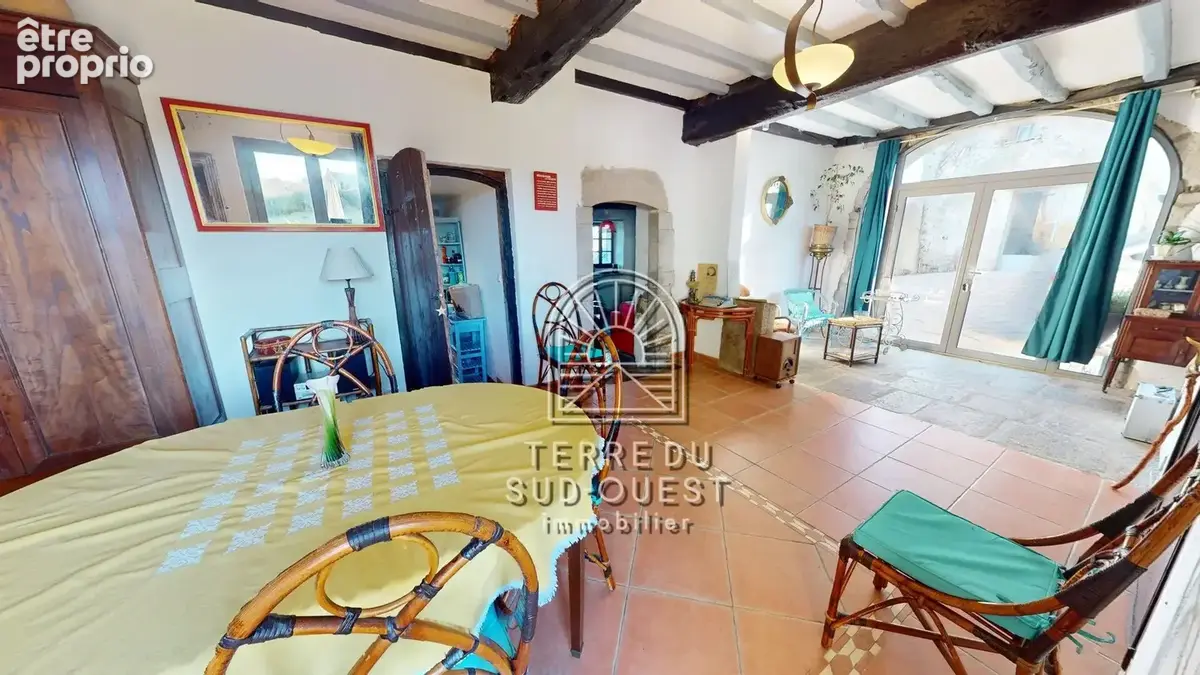 Propriété avec maison, gîte et dépendance - 500 m2 exploitables - photo 2