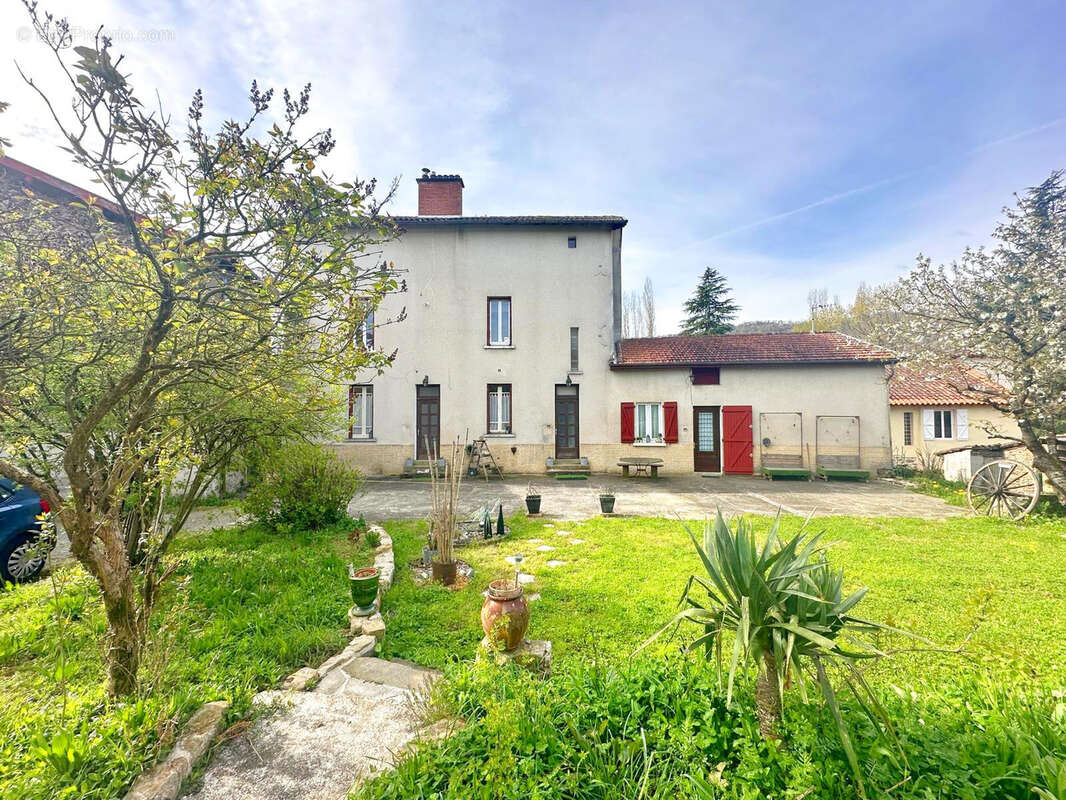 Maison à LIVINHAC-LE-HAUT