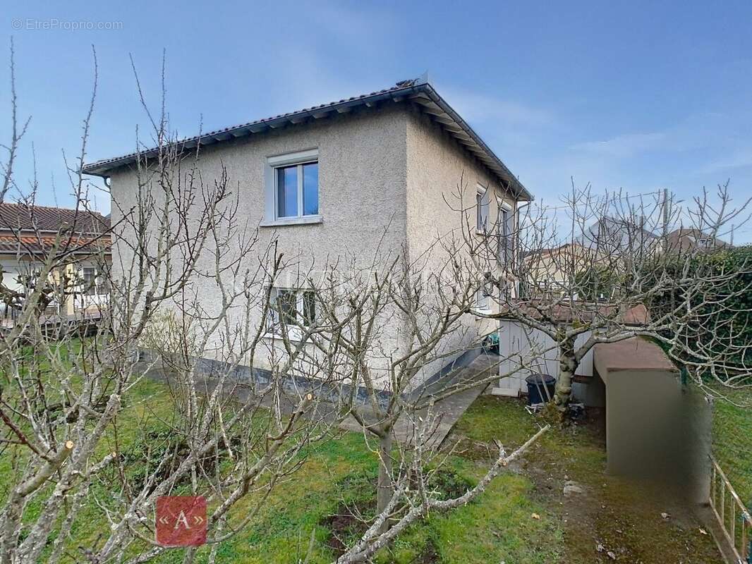 Maison à SAINT-SULPICE