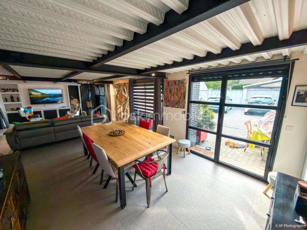 Loft d'exception de 126m2 - 3 Chambres - Charme industriel & volumes remarquables - photo 6