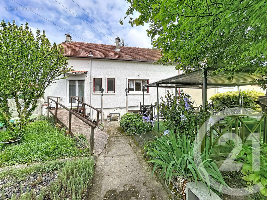 Maison à COMPERTRIX
