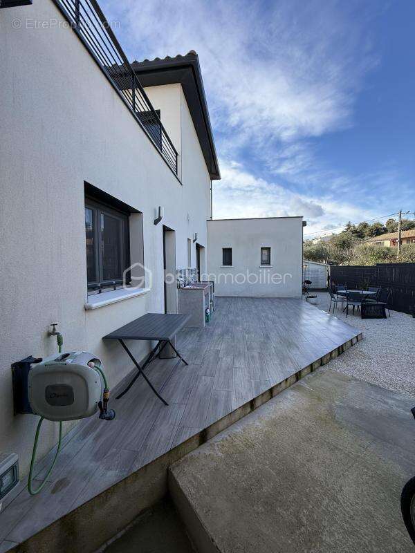 Maison à SAINT-QUENTIN-LA-POTERIE