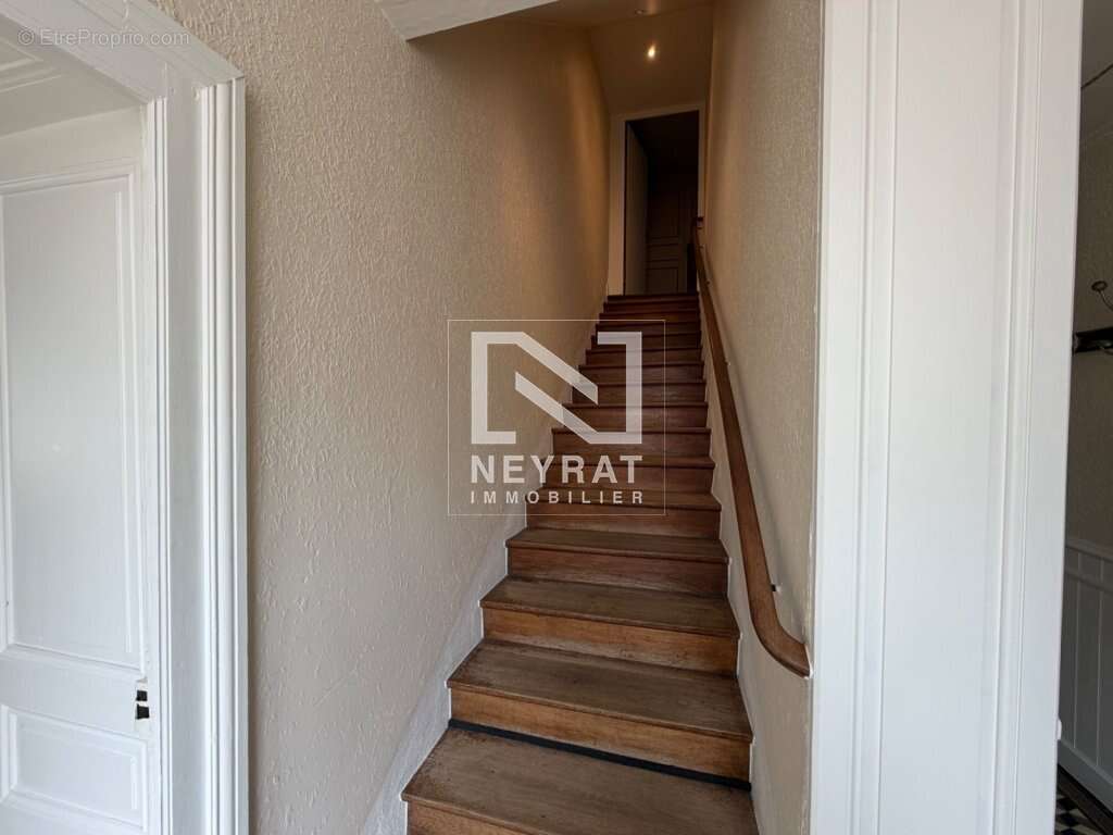 Maison à SAINT-CHRISTOPHE-EN-BRIONNAIS