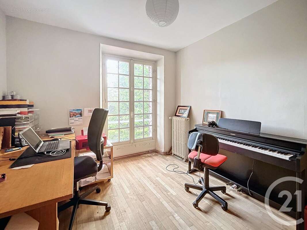 Maison à LAVAL-EN-BRIE