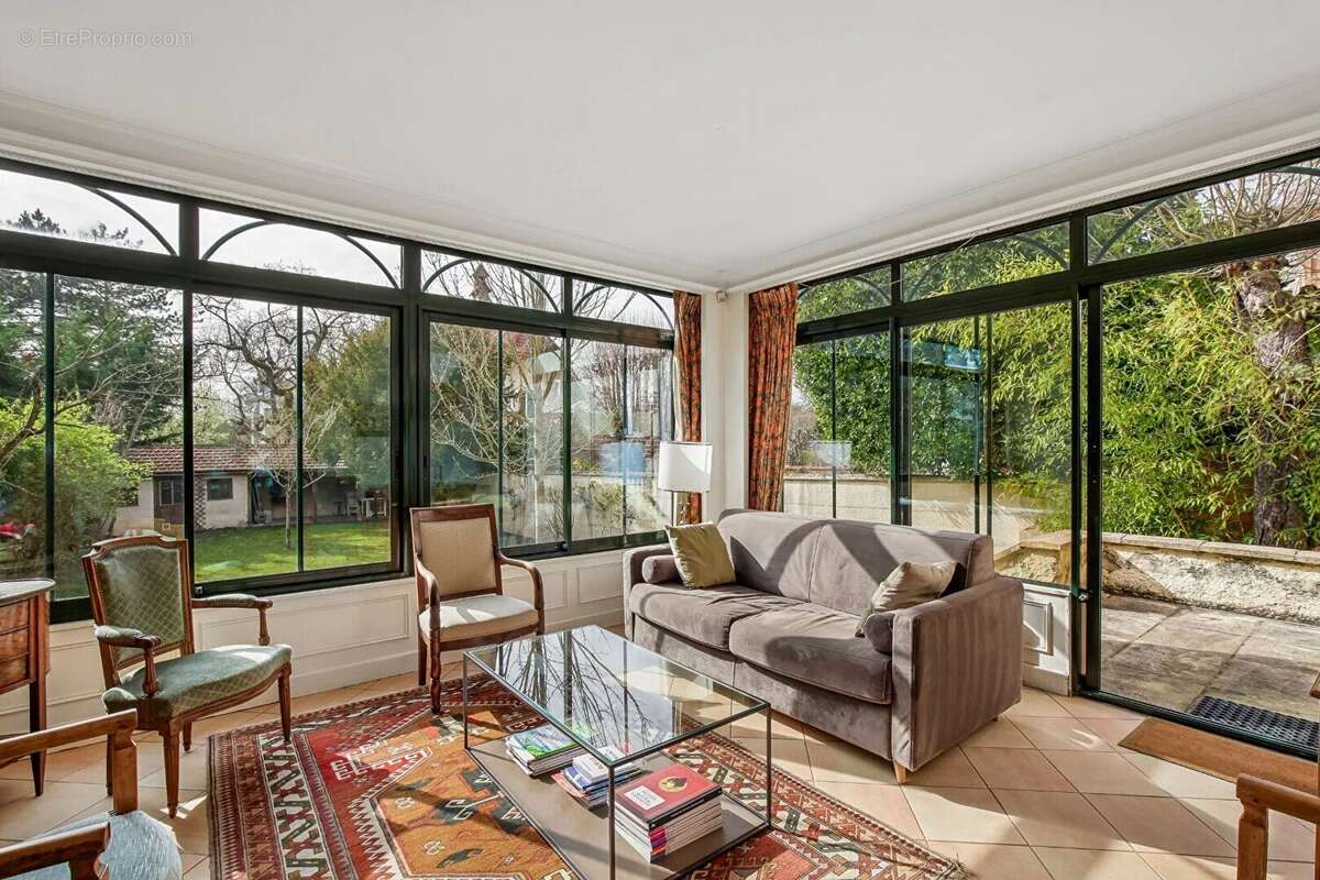 Le vesinet - maison de charme - 6 chambres - 155 m² au sol - terrain 572 m² - 5 mn rer - photo 4