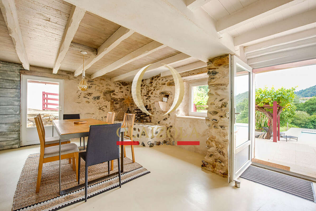 LOUHOSSOA - Ferme basque rénovée avec piscine, 4 hectares et vue montagne - photo 14