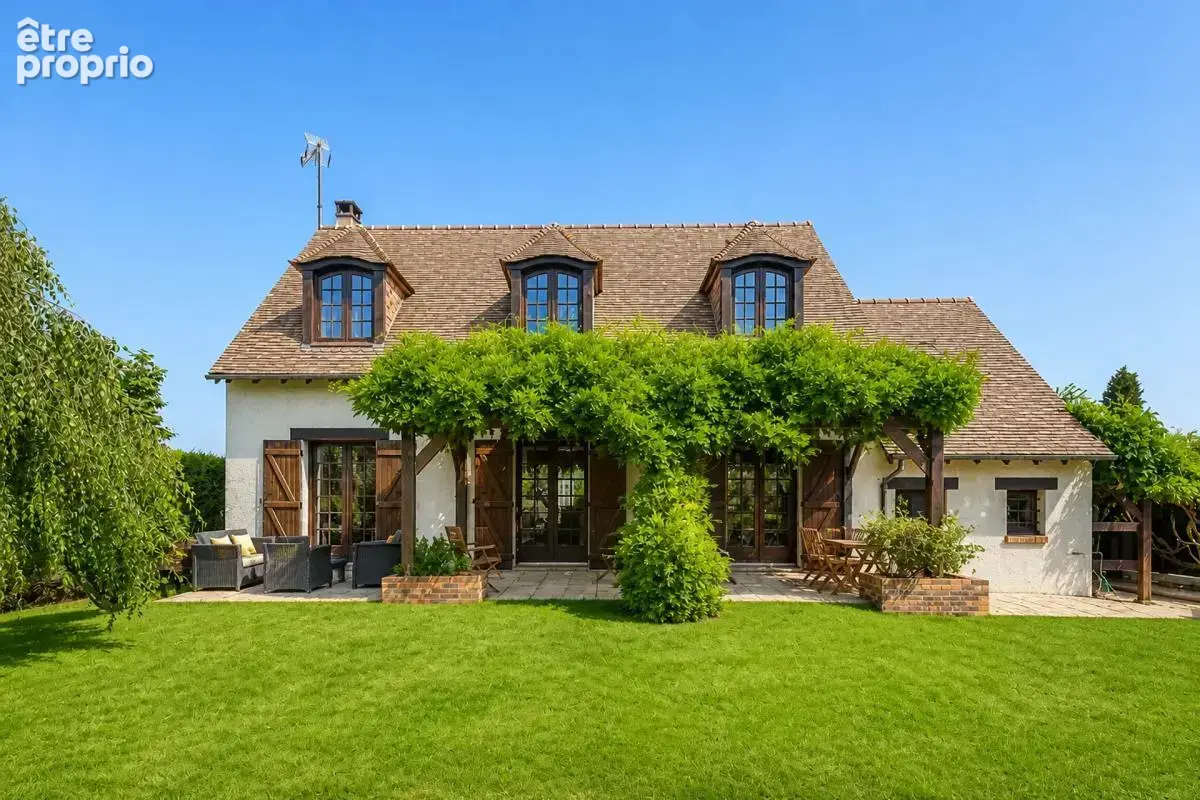 Maison de 7 pièces de 121 m² à Fontenay-Trésigny - photo 1