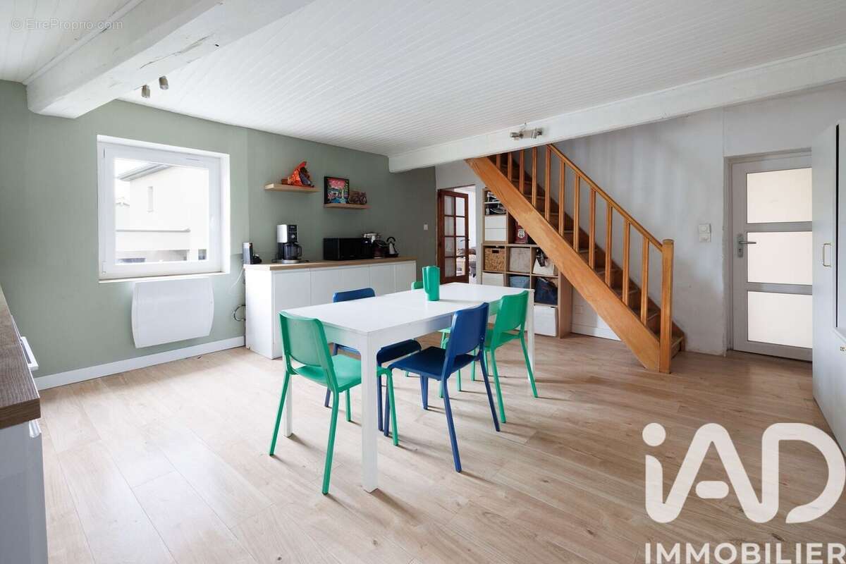Photo 5 - Maison à SAINT-GENIS-LES-OLLIERES