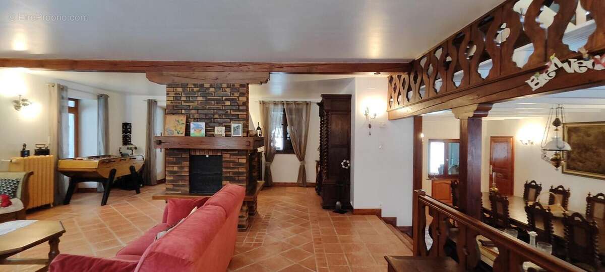 Maison à ROUGEMONT-LE-CHATEAU