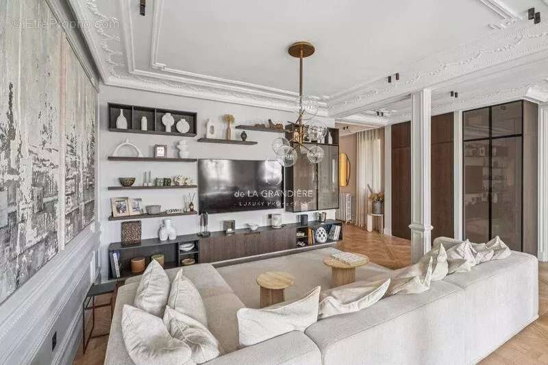 Appartement à PARIS-8E