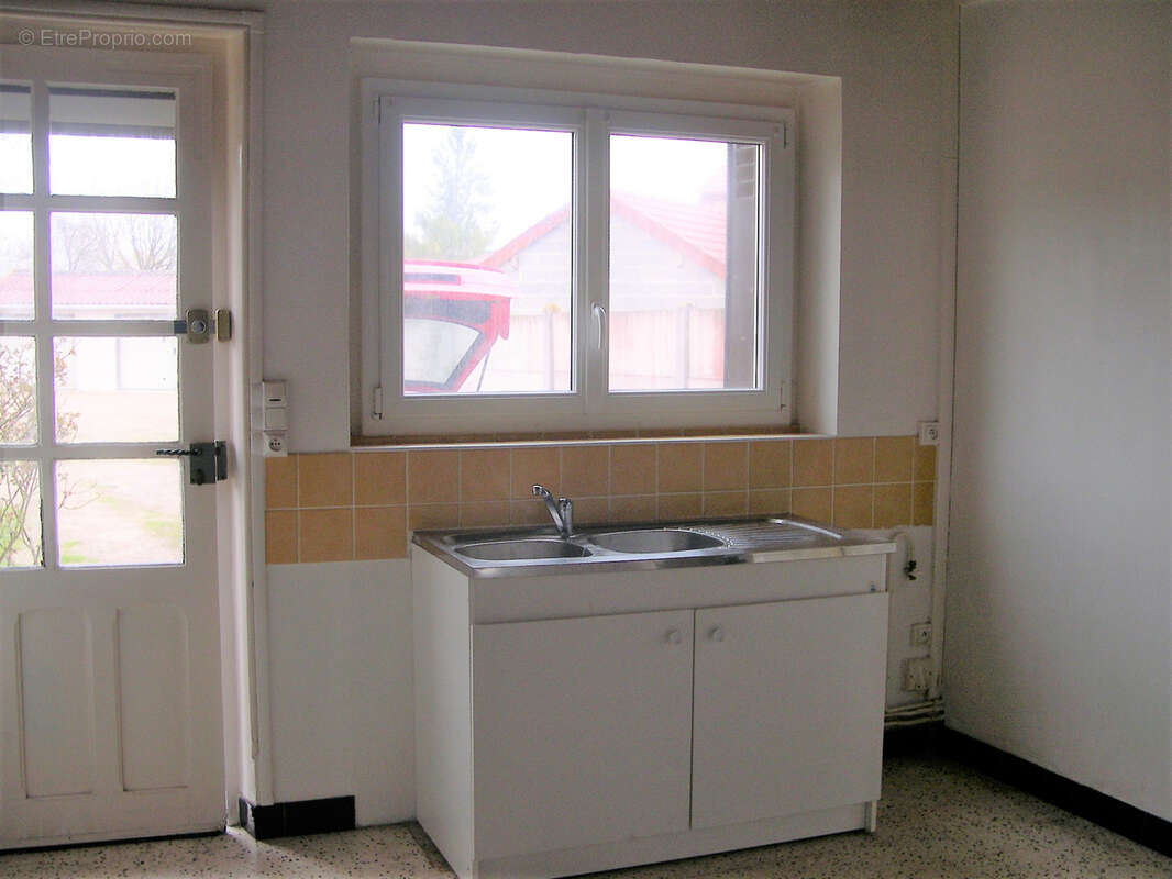 Maison à MAIZIERES-LA-GRANDE-PAROISSE