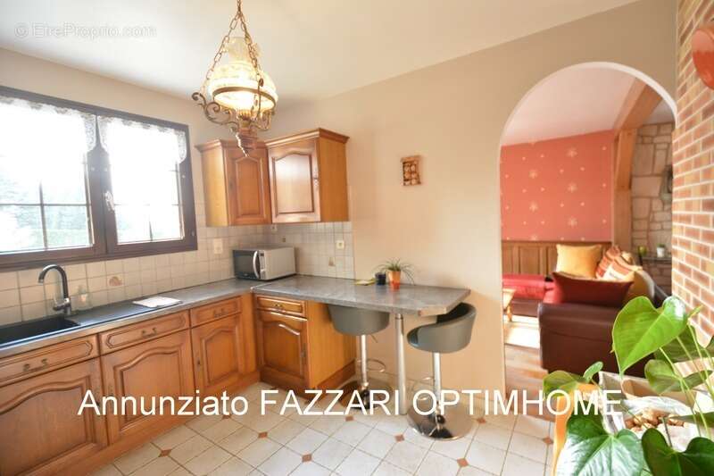 À vendre en exclusivité à Stenay, vaste maison familiale de plain-pied – 175 m² habitables – 5 chambres – terrain 1 528 m² - photo 5
