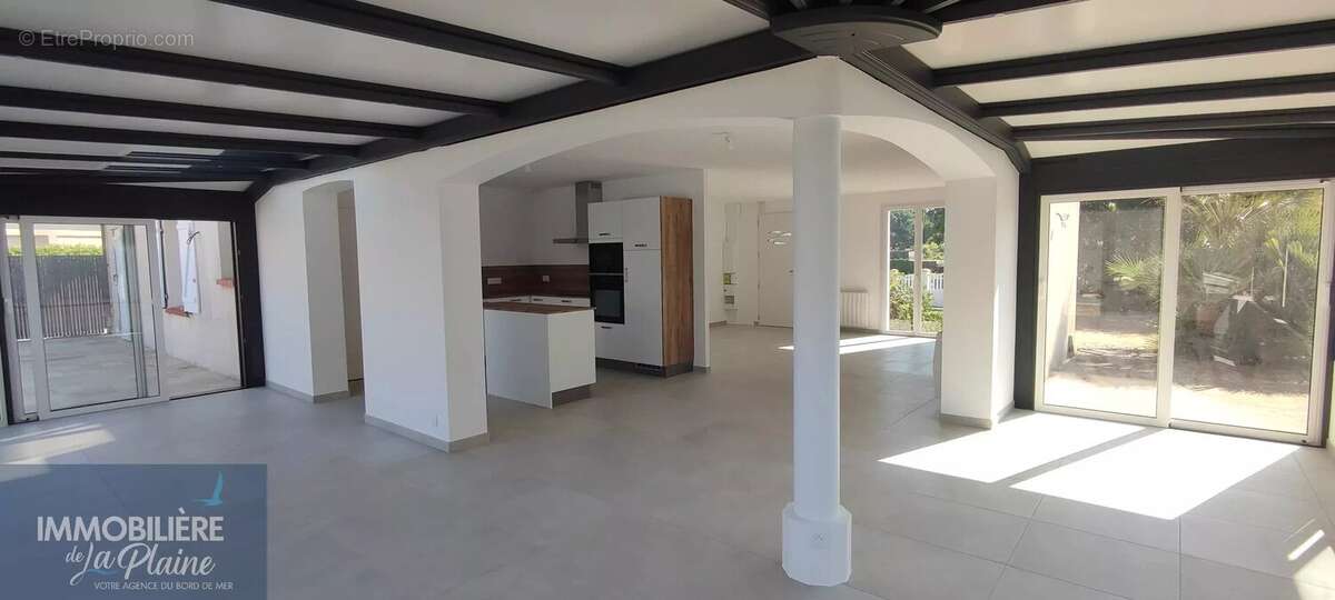 PLAIN-PIED 5 pièces - 3 chambres - 850m de la mer - photo 2