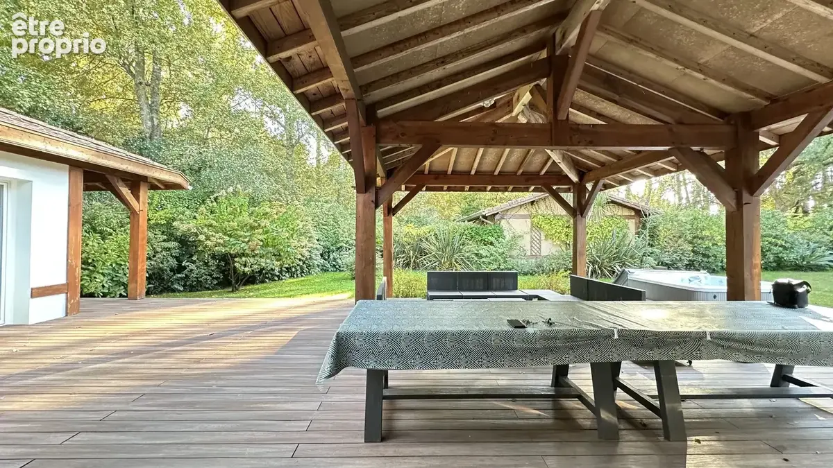 Entre Forêt Landaise et Art de Vivre  Ensemble de deux maisons sur 1638 m² de terrain boisé. - photo 9