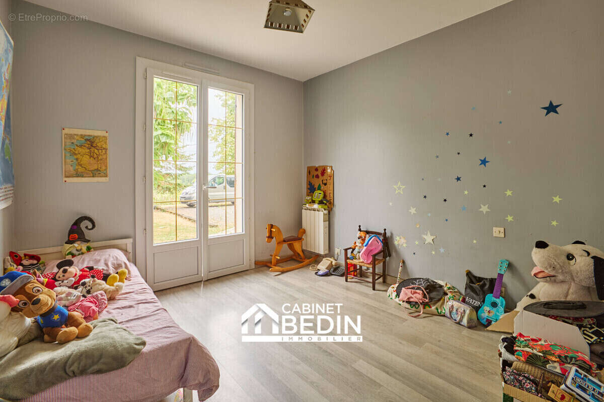 Maison 148 m² à Rions  - photo 4