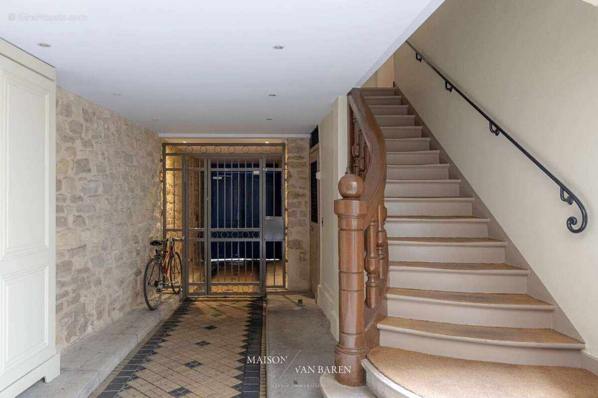 Paris 7e - Bourgogne/ Grenelle - Studio - Etage élevé - calme absolu - photo 9