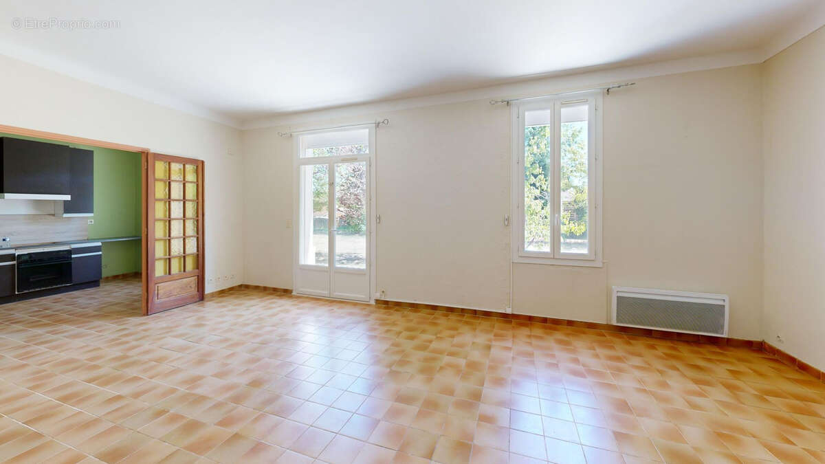 Maison à LARAGNE-MONTEGLIN