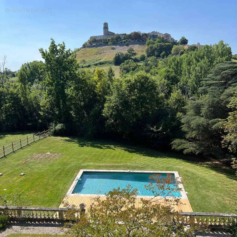 Country property with pool and stables - photo 9
