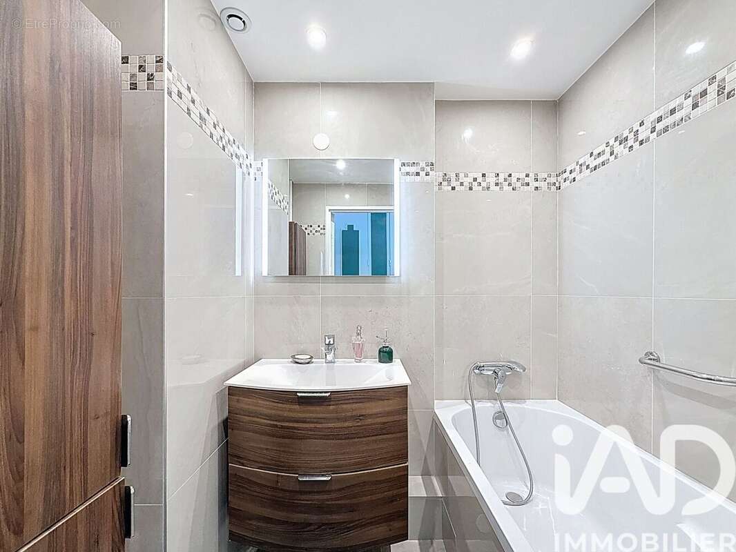 Photo 8 - Appartement à LEVALLOIS-PERRET