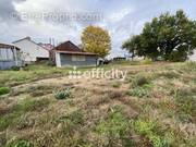 Terrain à SAINTE-LUCE-SUR-LOIRE