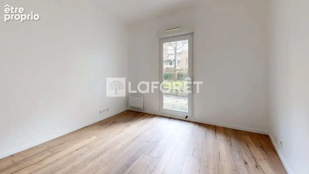 Proche place de la boule - trois pieces - deux terrasses - photo 14