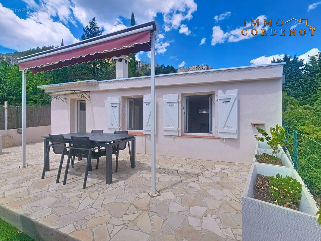 Maison 27 m² à Le Revest-Les-Eaux  - photo 3
