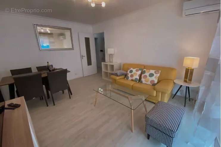 Appartement à VALLAURIS