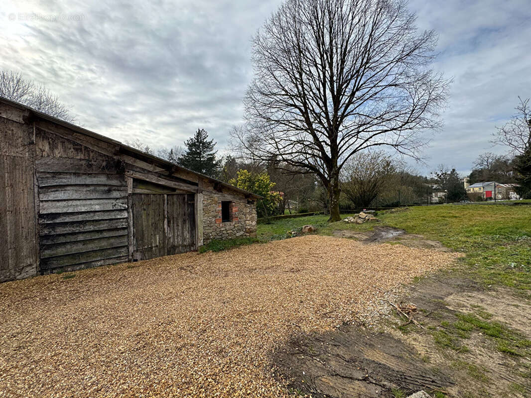 Maison à BEAULIEU-SOUS-LA-ROCHE