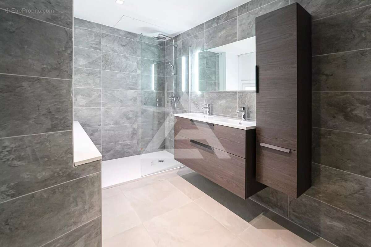 Appartement à ROQUEBRUNE-CAP-MARTIN