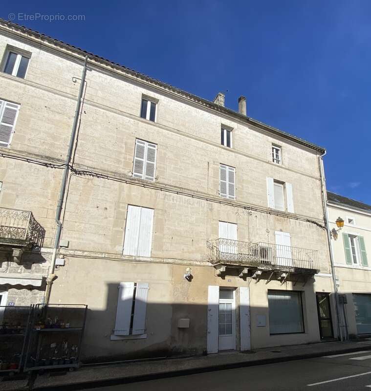 Appartement à CHALAIS