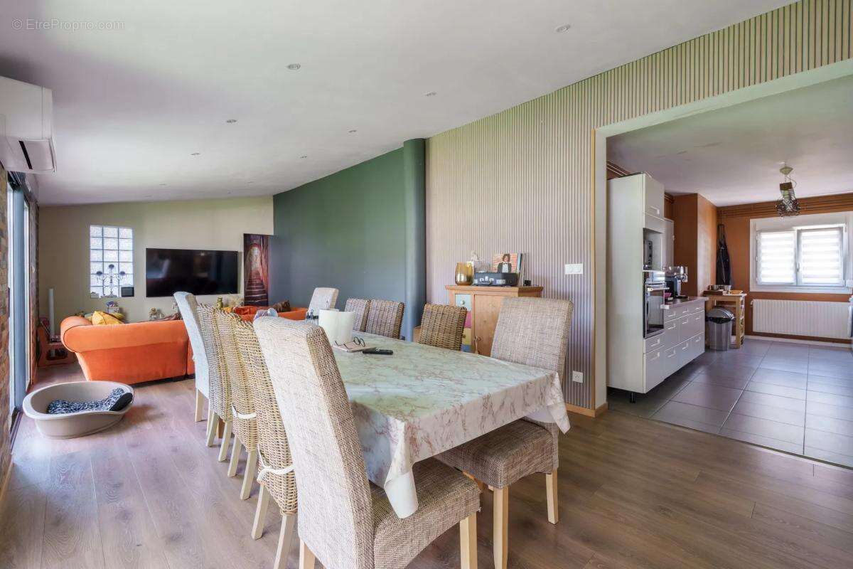 Maison de 5 pièces de 126 m² à Épinal - photo 4