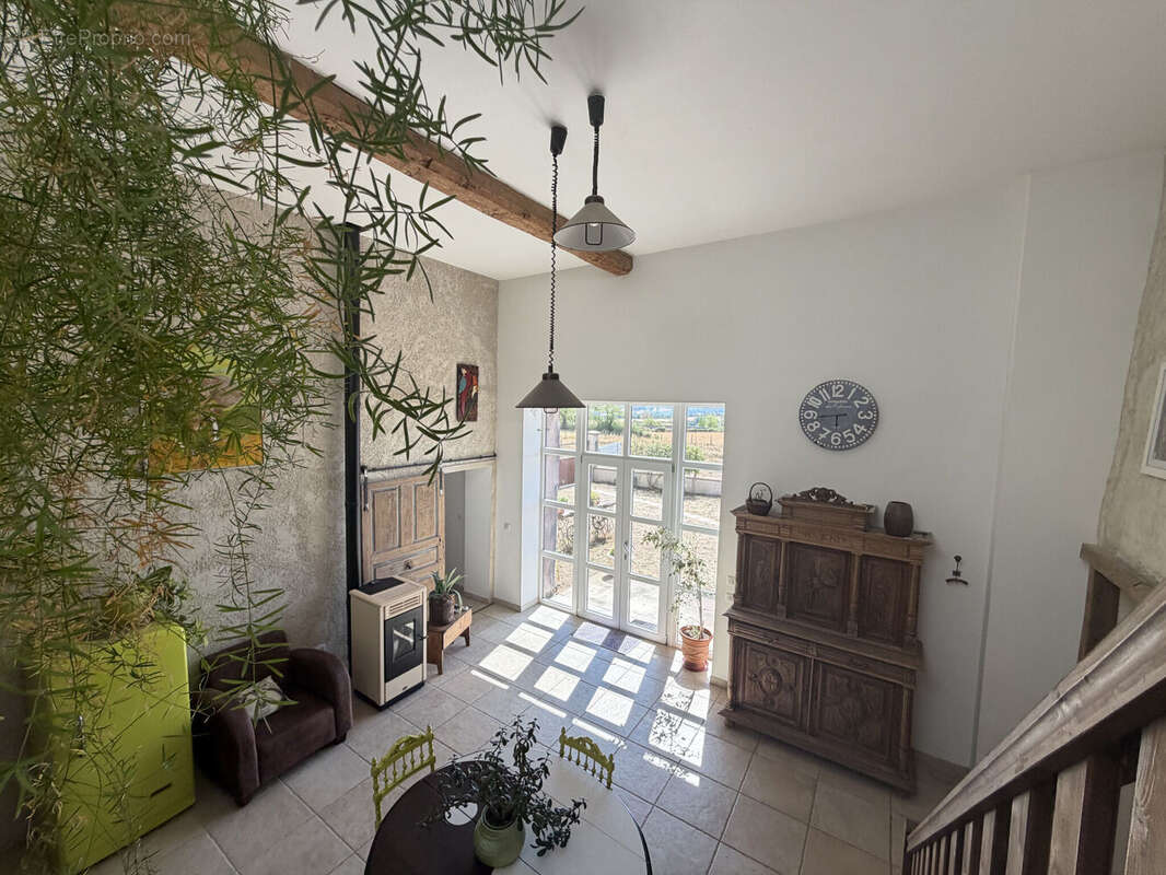 Maison 322 m² à Saint-Paul-De-Vezelin  - photo 4