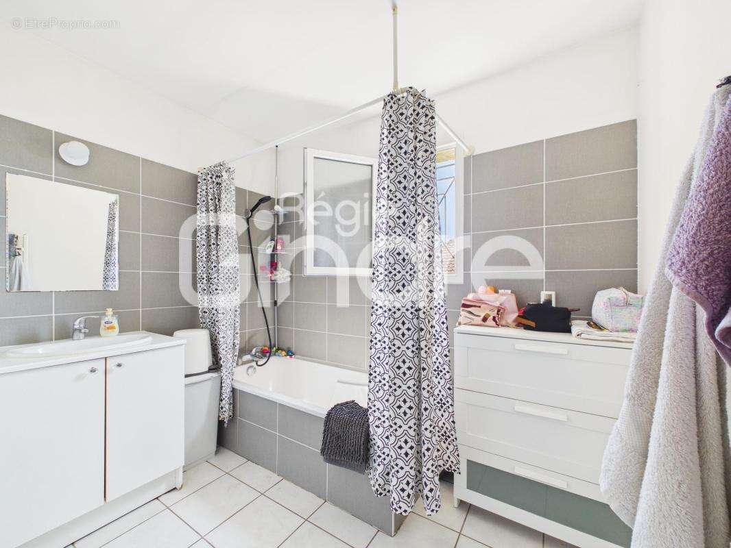 Vente - Maison - 4 pièces + cuisine - 91 m² - 305 000 € - - photo 5
