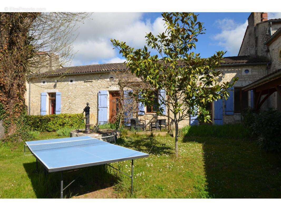 Maison à LA ROQUILLE