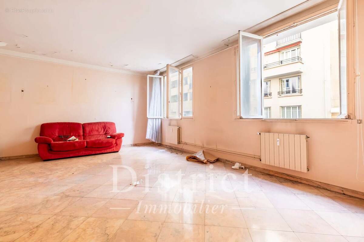 Appartement à PARIS-16E