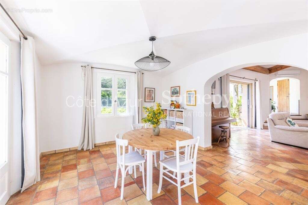 Maison à ROQUEFORT-LES-PINS