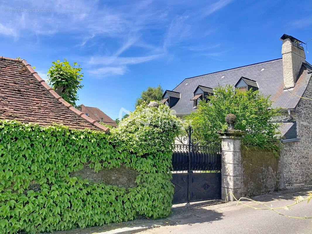Maison à POEY-DE-LESCAR