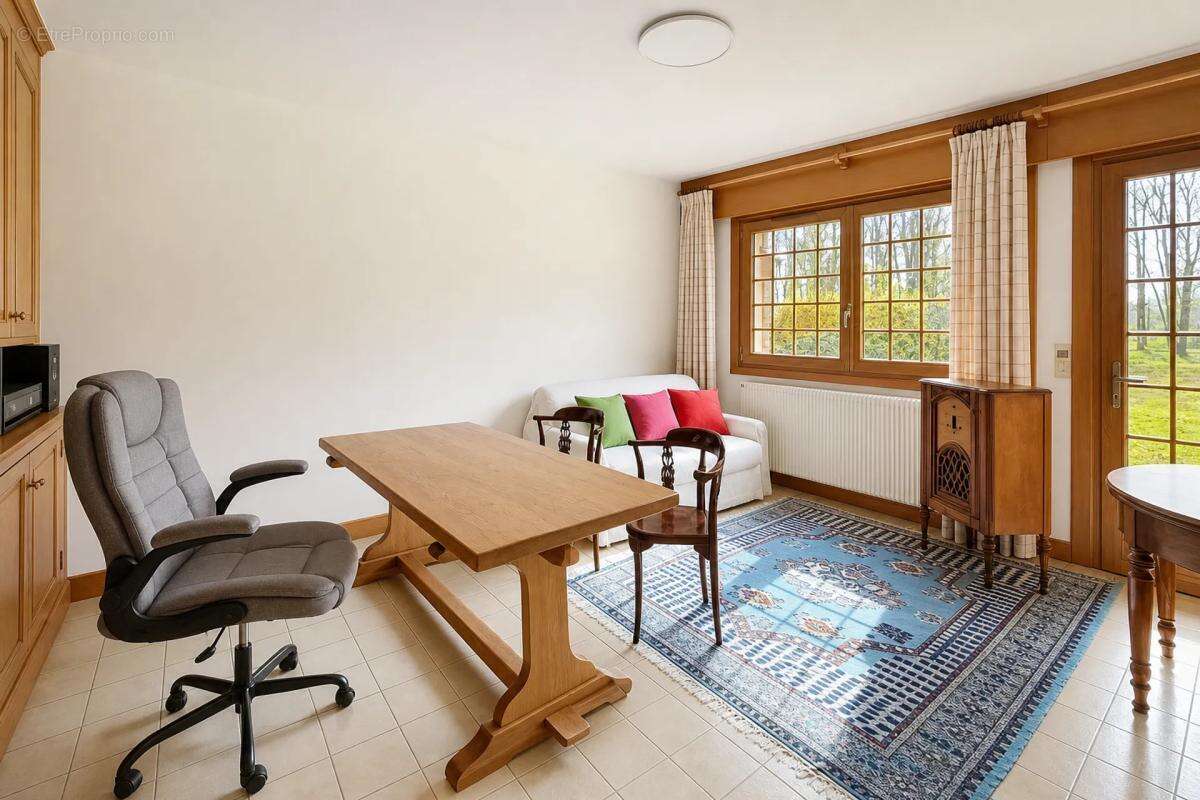 Majestueuse Maison Familiale de 303m², 2ha de Parc - photo 7