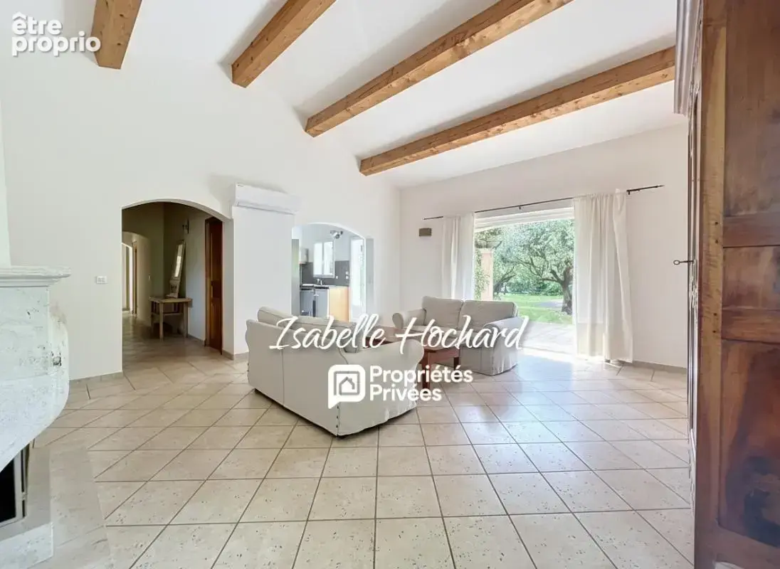 Maison familiale avec piscine, grands volumes et fort potentiel. Terrain 1 982 m² - photo 5